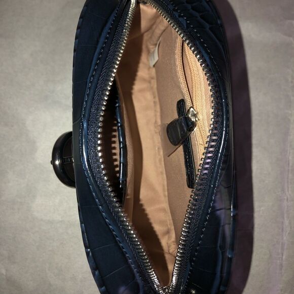 Dana Buchman CrossBody Purse - Picture 7 of 7